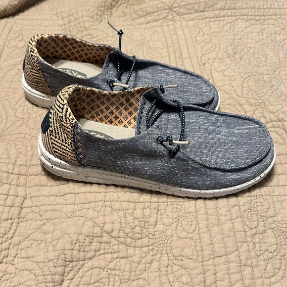 Hey Dude - Picture 2 of 6